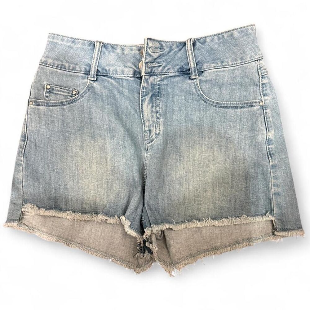 Novachic - L (165/74A) - Front Cut Light Wash Shorts